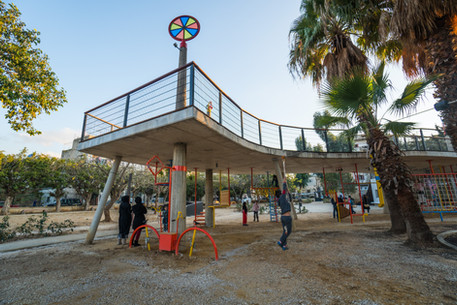 Karantina play garden :Discover and play under the bridge