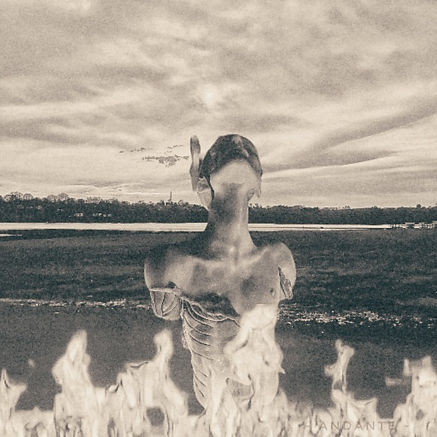 Collage fotográfico original de Andante Friedsen, figura desnuda fusionada con el paisaje, símbolo vulnerabilidad transformac