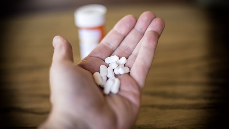 A hand that has full of medicines.