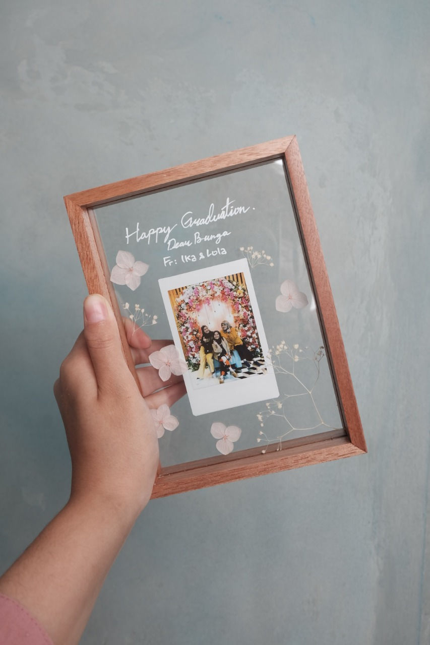 Thumbnail: Graduation - Frame 5R