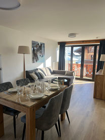 Samoëns, vacances, location, appartements, résidence, hébergement, montagne, Alpes, séjour, pistes, ski, randonnée, nature, confort, studio, duplex, logement, chalet, été, hiver, piscine, vue, famille, repos, activités, alpinisme, parapente, VTT, rafting, escalade, sports, saison, neige, alpages, village, authentique, charmant, spa, bien-être, patrimoine, gastronomie, centre-ville, marché, tradition, parking, wifi, balcon, terrasse, évasion, panorama, aventure, forêt, lac, glacier, chalets, réservation, services, proximité, station, tourisme, équipement, soleil, altitude, paradis, tranquillité, espace, chaleureux, modernité, typique, calme, sérénité, relaxation, luxe, pratique, convivialité, groupes, couples, enfants, amis, évasion, randonnées, activités, paysages, villageois, local, découverte, restaurants, chalets, contemporain, boisé, authenticité, douillet, pratique, indépendant, vues, montagnard, proche, traditions.