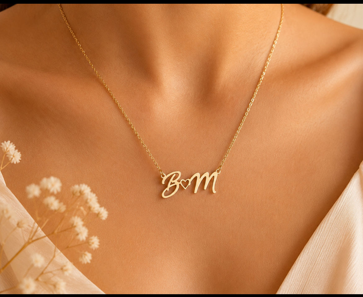 Collier deux initiales reliées par un cœur