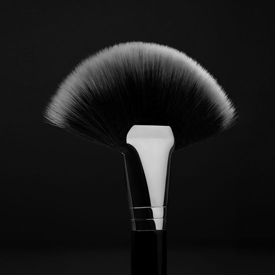 10 Tips for hair and cosmetics that every portrait photographer should be aware of