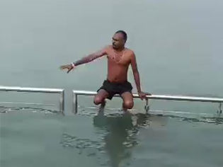 "2024" जाते जाते ये दिन भी दिखा गया 😅