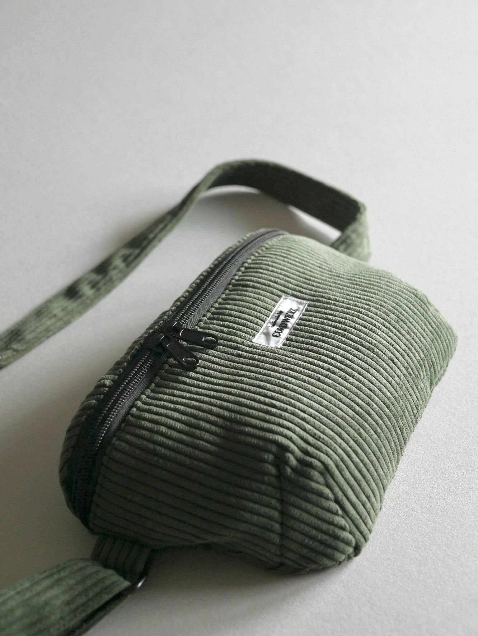 Cordwerk classic tannengrün Bauchtasche aus Cord