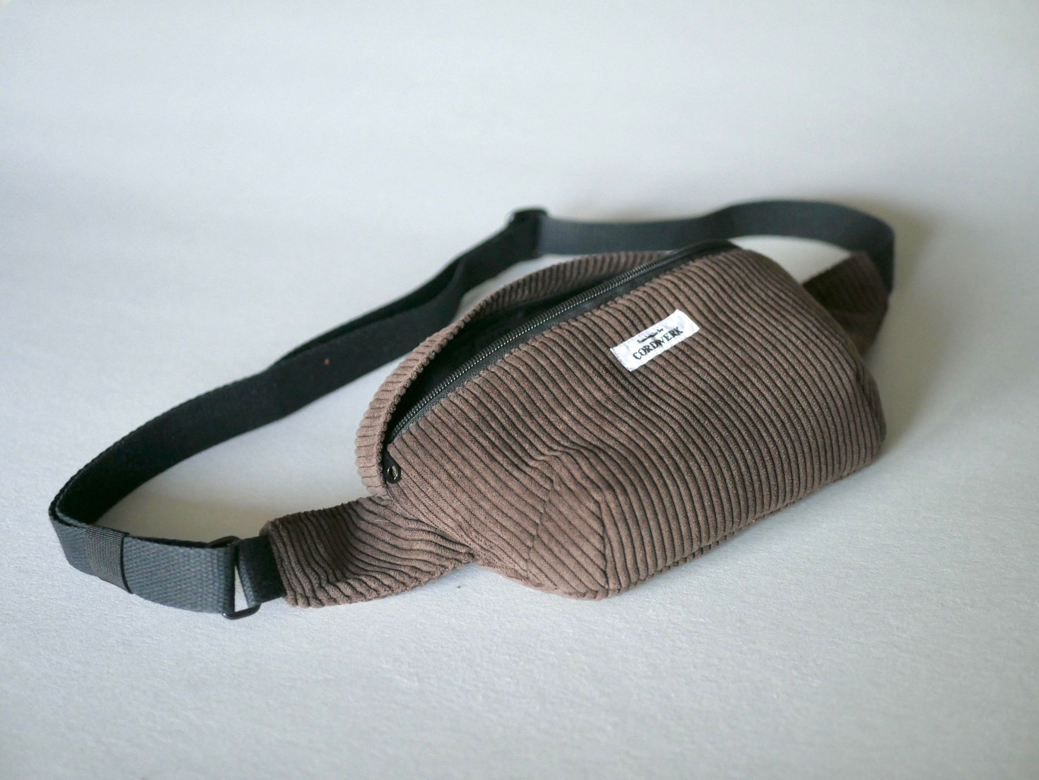 Braune Cordwerk Everyday Bauchtasche mit schwarzem Gurt
