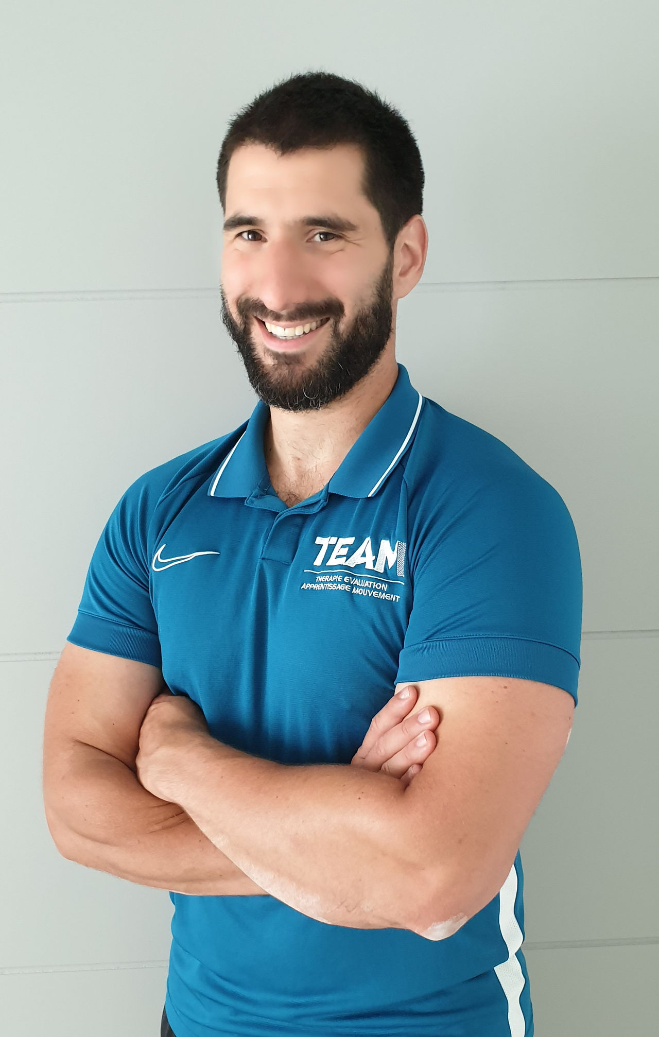 Préparateur physique Professionnel Master en ingénierie de l’entraînement Doctorat STAPS (PhD.) 10 ans au CA Brive Rugby (jeunes, centre de formation et effectif professionnel) Expérience dans de nombreux sports individuels et collectifs                                                                            Certifié + 1.0 La clinique du coureur