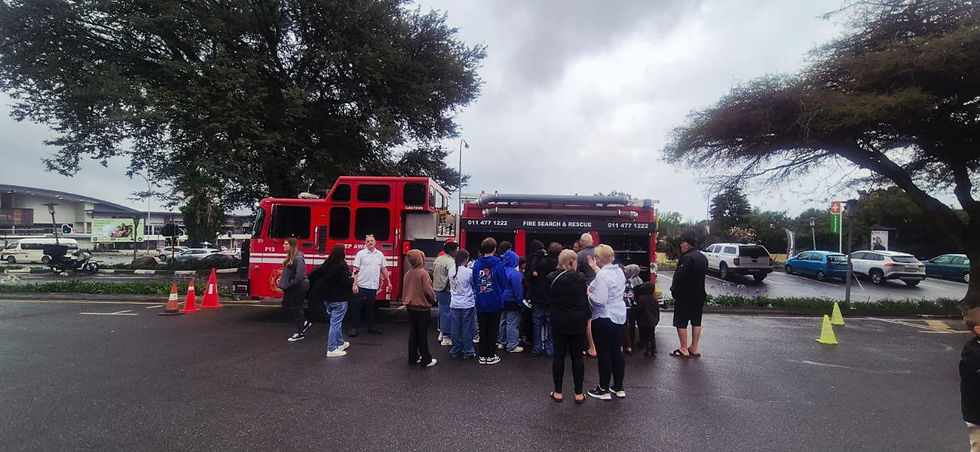 Excitement all around as the kiddies climbed in and took photos with the fire engine 📸🚒
