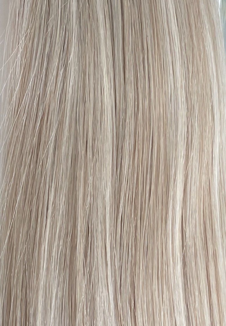 Thumbnail: Light Mix Weft Extensions