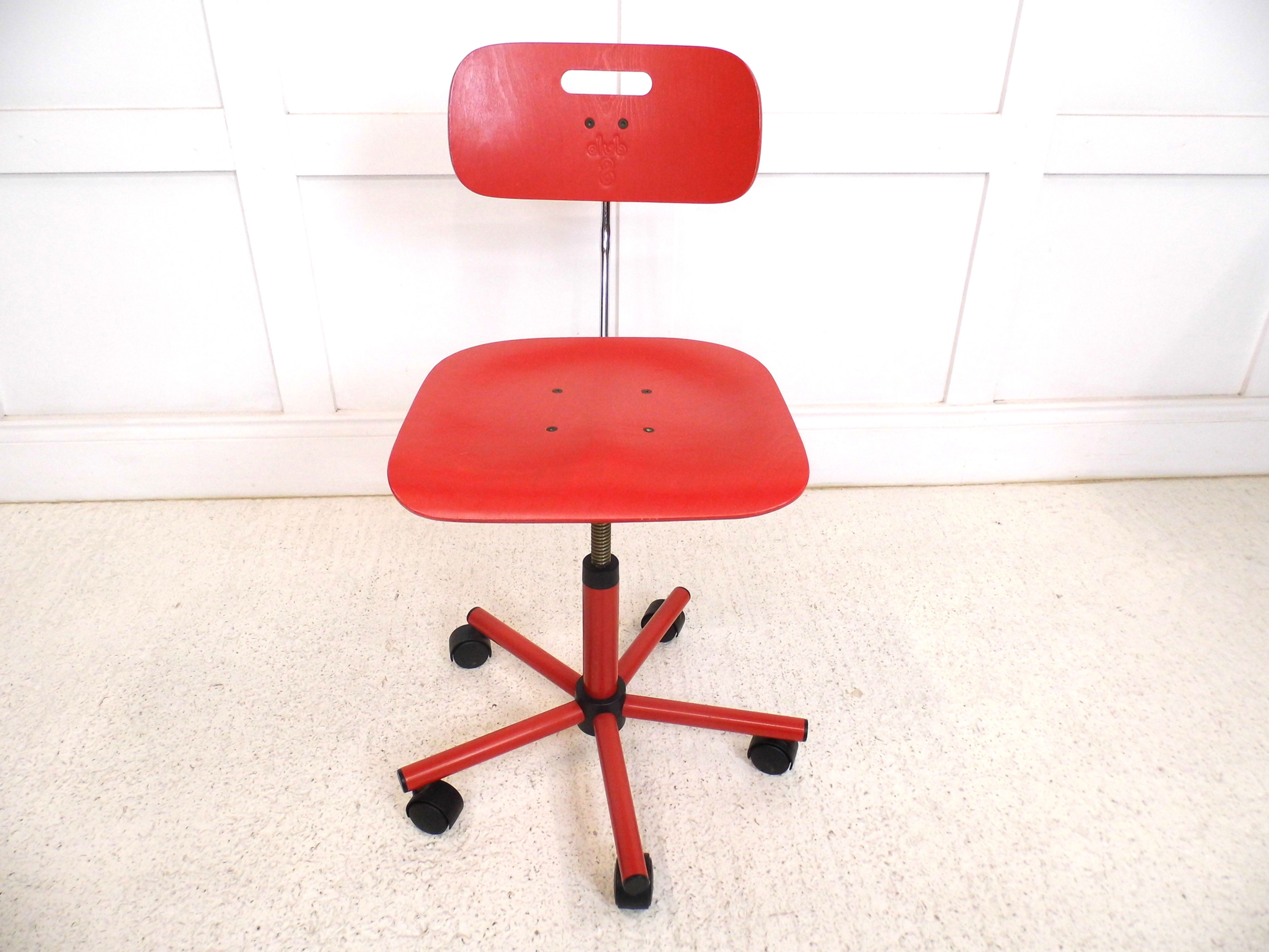 Vintage retro Danish Club 8 Kevi swivel desk office chair in red bent ply 80s