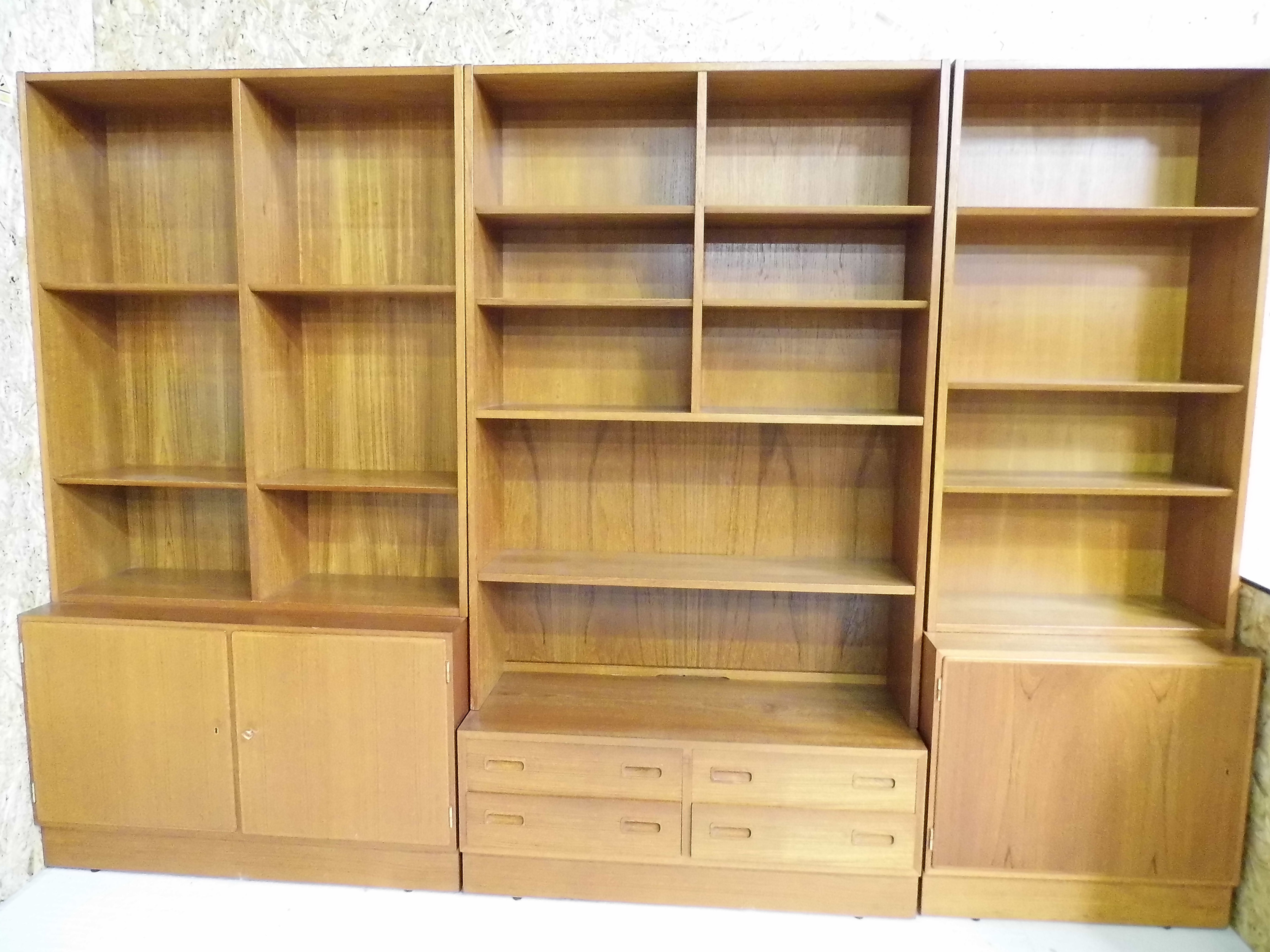 Vintage Retro Mid Century Danish Hundevad Modular TEAK bookcase Wall units