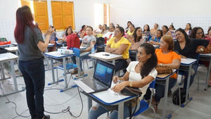 Mais de mil merendeiras da rede estadual de ensino passam por capacitação