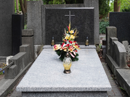 Éternelle mémoire : le monument funéraire