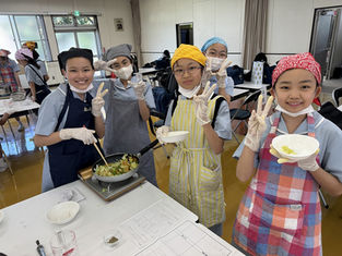 ６年生調理実習「野菜炒めとお味噌汁」