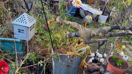 SWINGING CAMO-MAN - Made with Clipchamp.gif