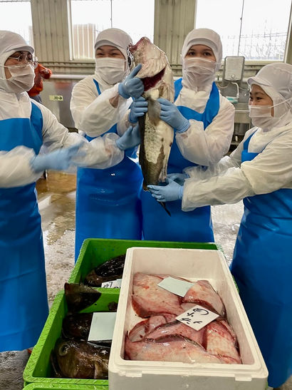 ウェルネット賞「北海道産の魚を見て大喜び 」