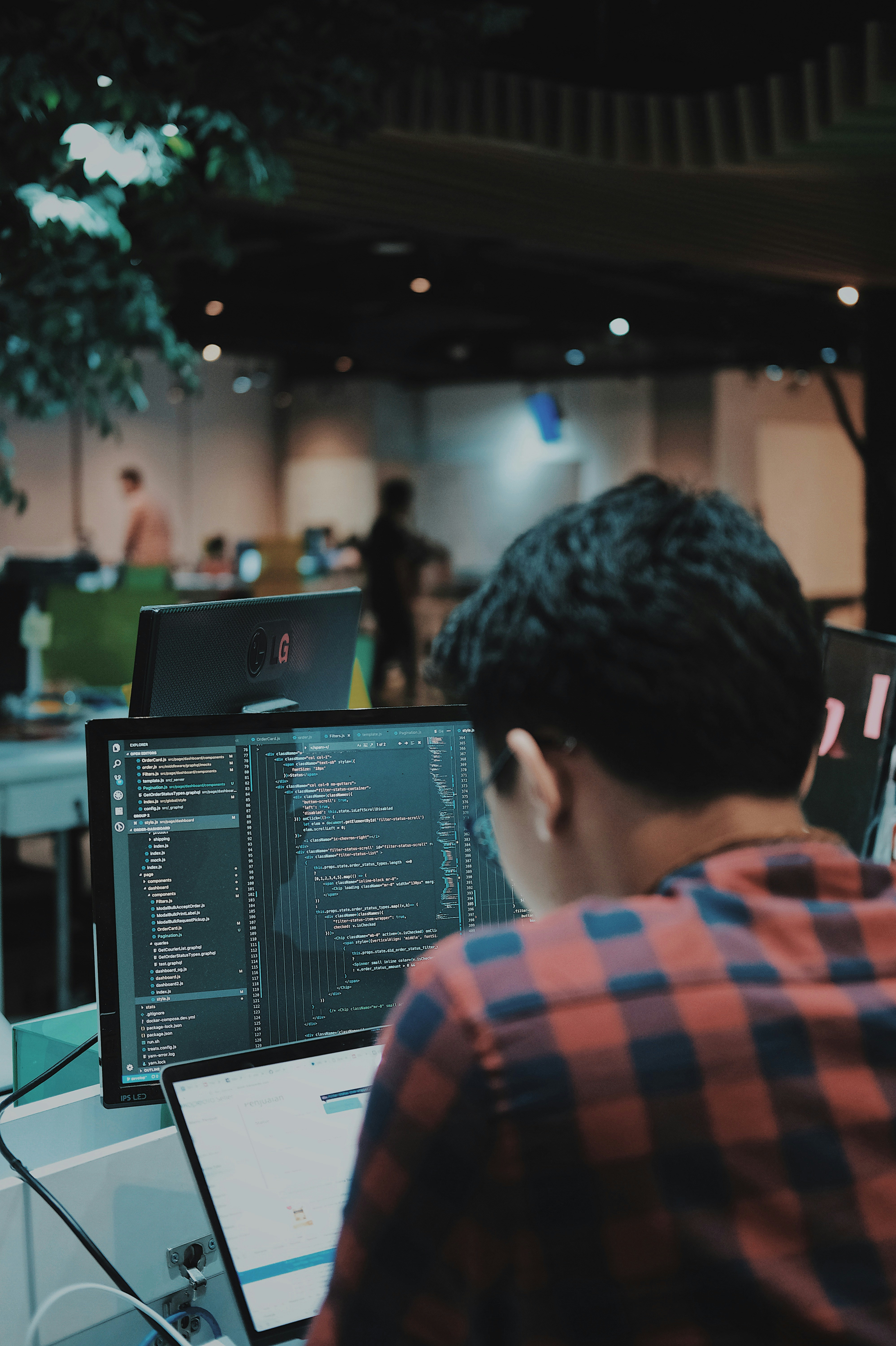 3D design workstation representing content production costs for AR
