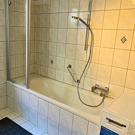 badezimmer_badewanne_sommerhausen.jpg
