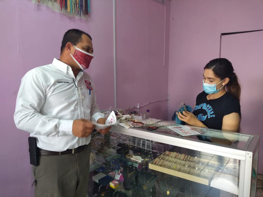 Sandro Navarro presenta propuestas en zona comercial de #Guamúchil