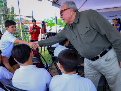 Toda la gente tiene derecho a vivir dignamente, con obras que les beneficien: Rocha Moya