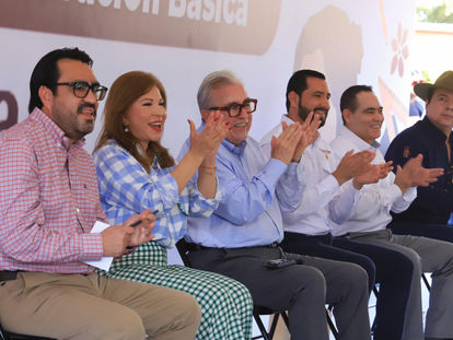 Rocha Moya pone en marcha el programa de becas de educación básica "Rita Cetina Gutiérrez"