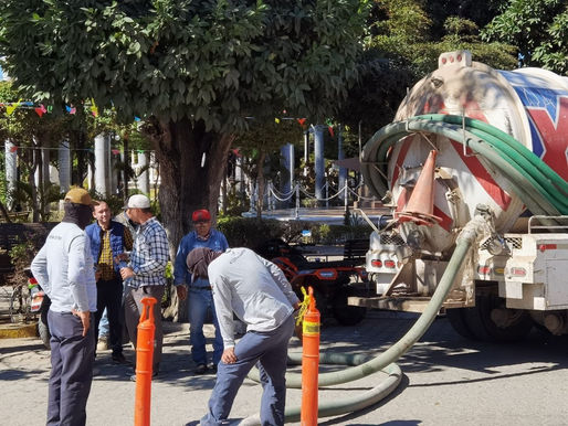 JAPAF emprende acciones para limpieza de calles afectadas por obra de drenaje.