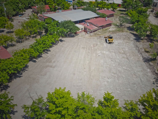 Gobierno de El Fuerte rehabilita campo de fútbol en Escuela Primaria Club Activo 20-30.