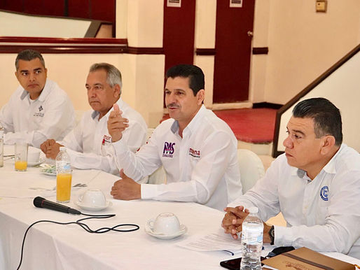 Constructores locales tendrán trabajo y sin moches les garantiza Armando Camacho