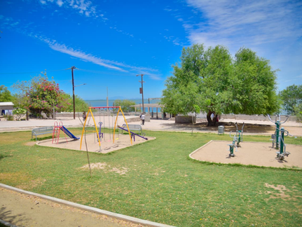 Entrega Antonio Menéndez parque público en campo pesquero El Jitzámuri
