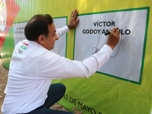 Víctor Godoy firma pacto con la Red de Jóvenes X México