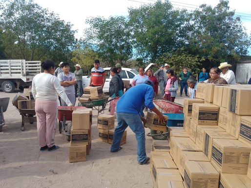 DIF El Fuerte inicia el año con entregando más de síes mil despensas en comunidades vulnerables.