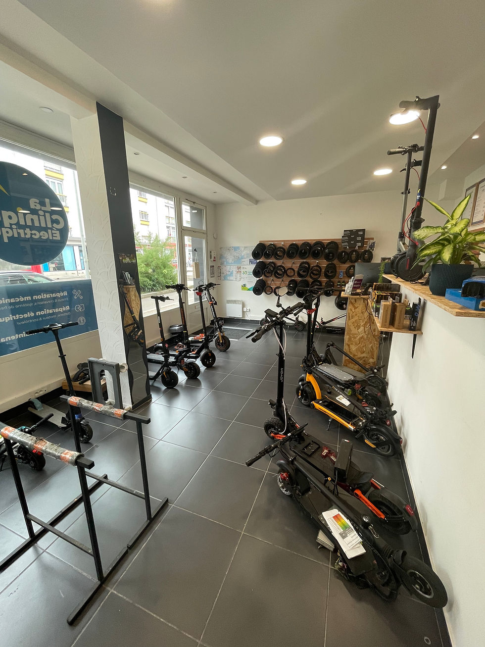 atelier-reparation-trottinette-electrique-saint-nazaire-charly-2025.jpg