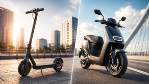 Comparaison entre une trottinette électrique et un scooter électrique en milieu urbain, mettant en avant les différences d’usage, de sécurité et d’équipement