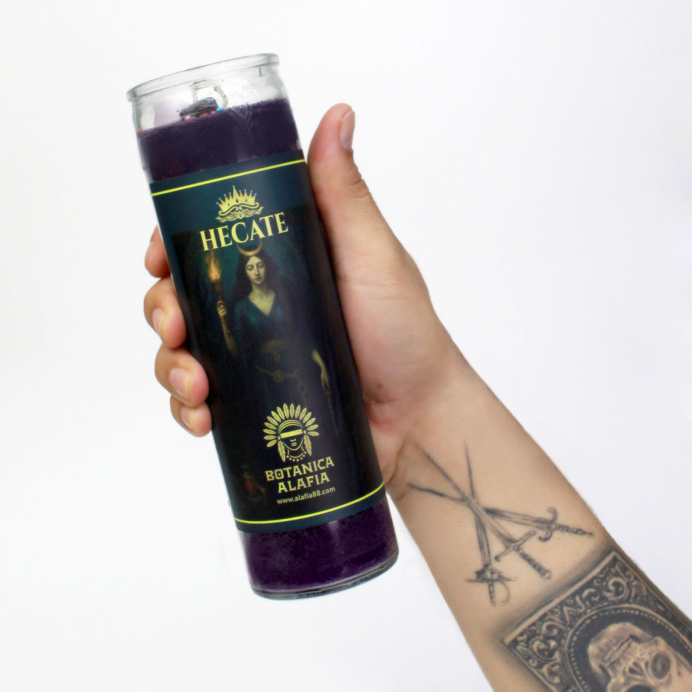 Vela Hecate utilizada en rituales espirituales para guía y energía protectora