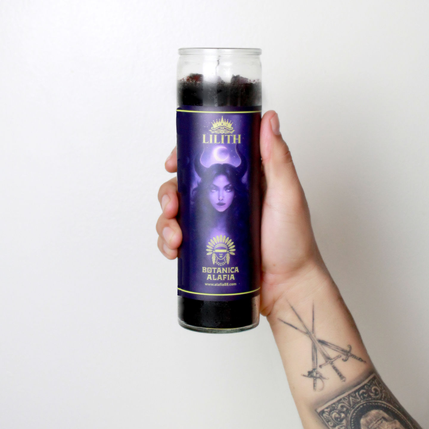 Vela Lilith de Botanica Alafia para atraer energía espiritual y confianza personal