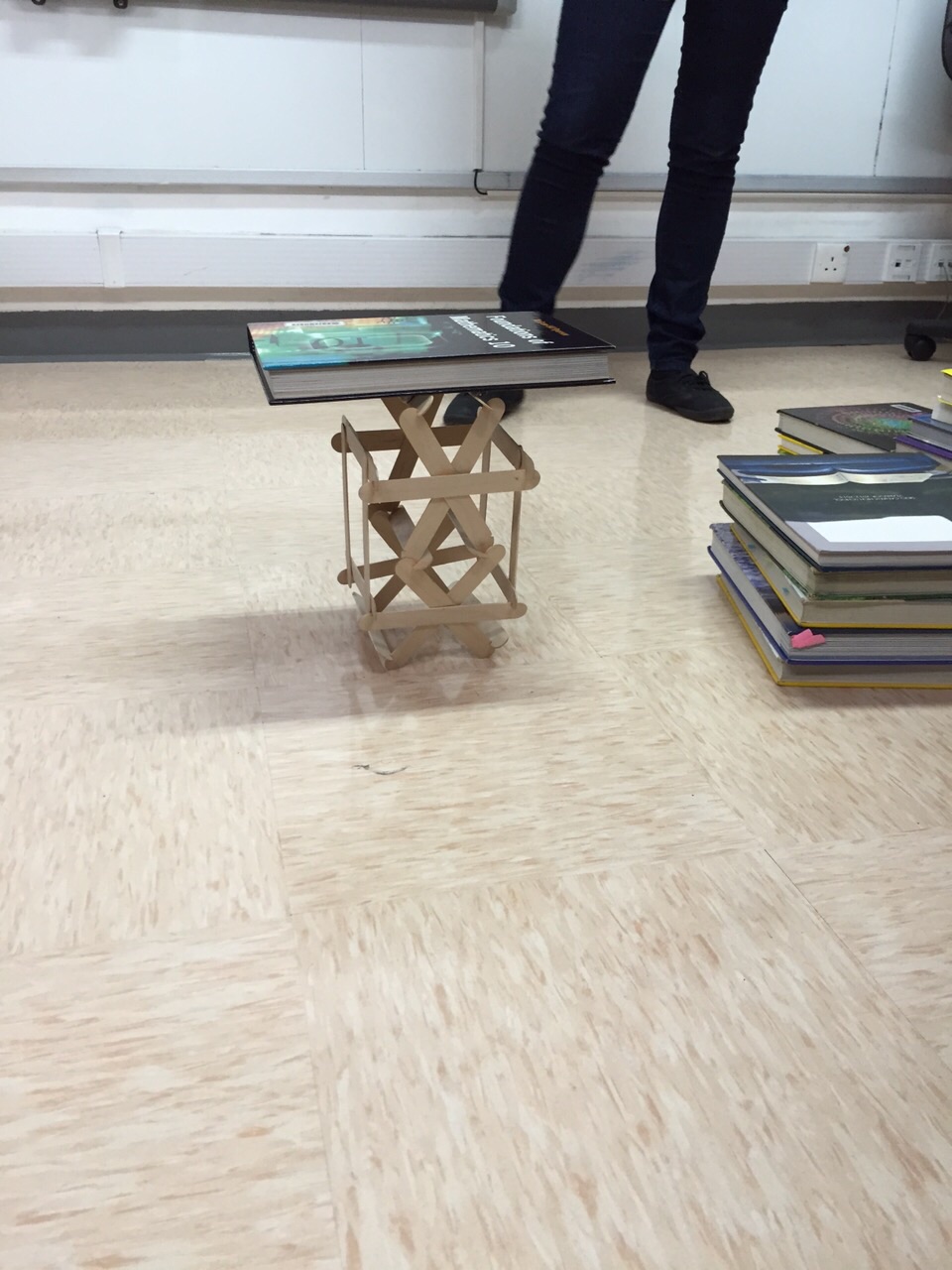 Popsicle Stick Tower Challenge viki