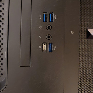 Top I/O: 3-USB 3.1 Type-A, 1-USB 3.2 Type-C