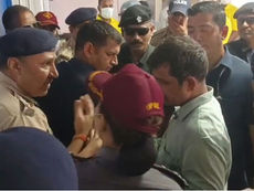 AIIMS ऋषिकेश में कोतवाल ने एम्स के ही वरिष्ठ अधिकारी को भीतर जाने से रोका