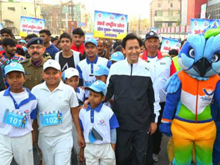 Run For Nation मैराथन में खिलाड़ियों के साथ दौड़े कुमाऊं कमिश्नर दीपक रावत, बच्चों में उत्साह
