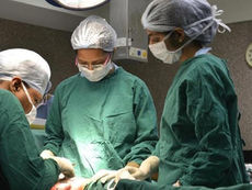 हिमालयन अस्पताल में चिकित्सकीय चमत्कार, युवती के पेट से हटाया गया 26.2 किलो का विशाल ट्यूमर