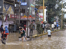 उत्तराखंड को फ़िलहाल बारिश से राहत नहीं, तेज बारिश का येलो अलर्ट, करीब 500 सड़कें बंद