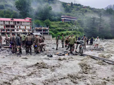 कहां दफ्न हैं धराली की चीखें? राहत जारी, मगर सब्र टूटने की कगार पर