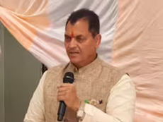 ऋषिकेश का नाम रोशन करने पर कराटे खिलाड़ी शिवानी गुप्ता को पूर्व मंत्री ने किया सम्मानित