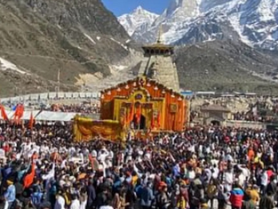 चारधाम यात्रा में प्रशासन की नई रणनीति, VIP दर्शन पर रोक, अब हर श्रद्धालु को मिलेगा बराबरी का दर्जा