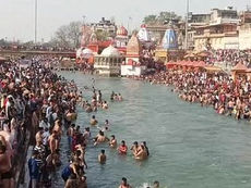 Haridwar:17 दिन बाद हरकी पैड़ी पर गंगाजी आ गईं, श्रद्धालुओं ने गंगा में जमकर लगाई डुबकी