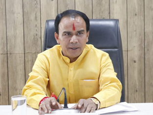 अब स्कूलों में किताबों के साथ कॉपियां भी मिलेगी: शिक्षा मंत्री धनसिंह रावत