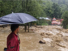 उत्तराखंड में बारिश का कहर, सैलाब ने उजाड़ा पूरा बाजार, मलबे में दबी जानें