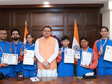 CM धामी ने कराटे चैंपियनशिप के पदक विजेता खिलाड़ियों को किया सम्मानित