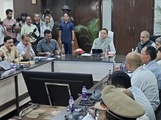 CM धामी ने की उच्चस्तरीय बैठक, अधिकारीयों को निर्देश, यात्रियों और प्रतिष्ठानों की सुरक्षा बढ़ाए