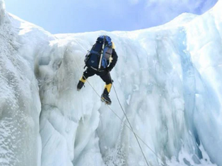 SDRF के पर्वतारोही राजेंद्र नाथ माउंट एवरेस्ट के लिए रवाना, अबतक 132 देशों में लहराया है तिरंगा